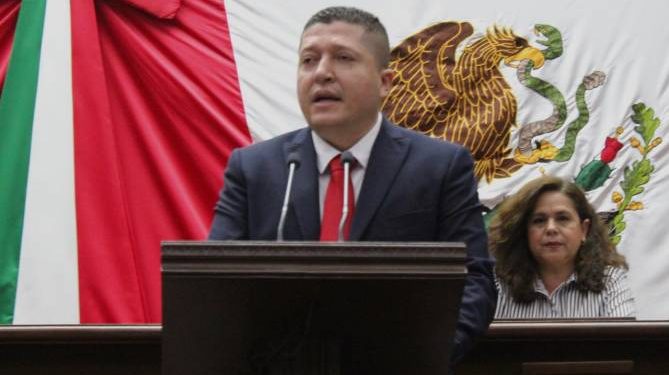 Presenta Vicente Gómez Núñez iniciativa de “Ley Silla” para trabajadores de instituciones públicas