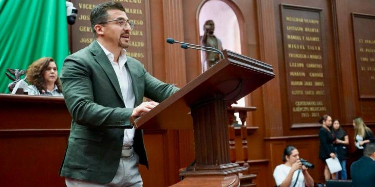 El diputado Toño Mendoza impulsa reforma para fortalecer transparencia y representatividad en el CESMICH