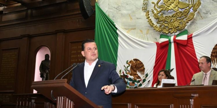 A Morena le importa más prohibir la tauromaquia que la violencia en Michoacán: Memo Valencia