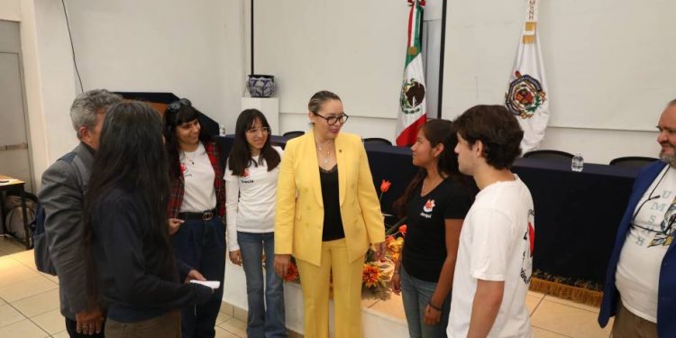 UMSNH con mayor número de participantes en Olimpiada Estatal de Física; Yarabí Ávila destaca dedicación de nicolaitas