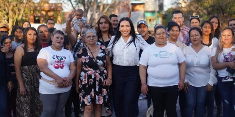 Adriana Campos se reúne con familias de Jacona y acuerdan trabajo conjunto para impulsar proyectos sociales