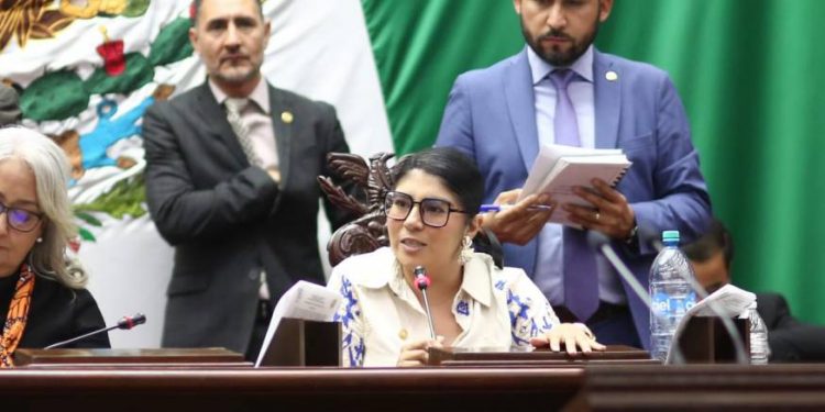 Incluir solo “gobernadora” es un acto simbólico, no de justicia de género, cuestiona VC