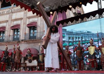 Reúne conmemoración del Viacrucis, a miles de familias en el centro de Morelia