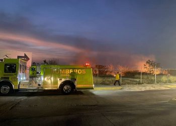 Bomberos de Morelia Combaten incendio en Loma de Santa María