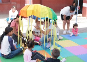 Niñas y niños vivieron una feliz Feria de la Niñez en Santiago Undameo