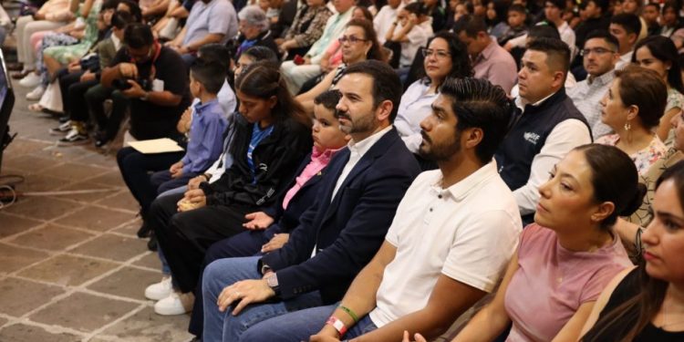 Orquesta de niñas y niños morelianos brilla en Premiación al Mérito Infantil ‘Sapirhaticher