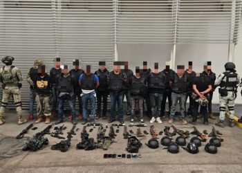 Duro golpe al crimen en Zinapécuaro; 17 detenidos y 14 armas largas aseguradas: SSP