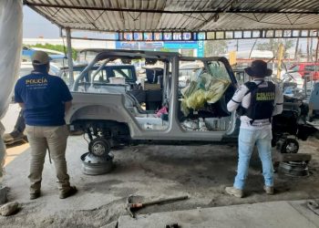 En cateo realizado en la colonia José Trinidad Salgado, en Morelia, asegura FGE vehículo con reporte de robo y alteración en sus medios de identificación