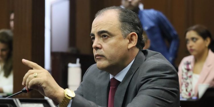 El pueblo debe decidir quién imparte justicia: Balta Gaona