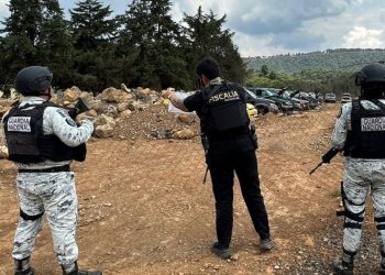 Asegura FGE en cateo,  dos vehículos con reporte de robo y alteraciones en sus medios de identificación