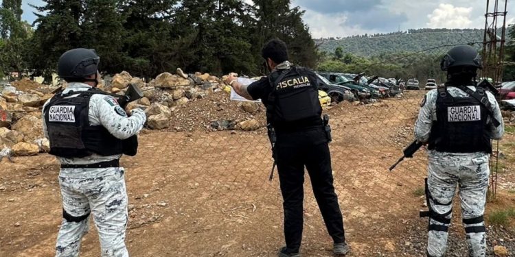 Asegura FGE en cateo,  dos vehículos con reporte de robo y alteraciones en sus medios de identificación