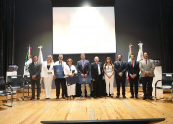 Yarabí Ávila entrega la Presea “Vasco de Quiroga” a destacados nicolaitas