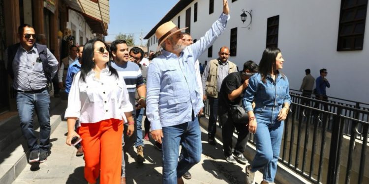 Comerciantes agradecen a Bedolla por nuevo mercado de Pátzcuaro