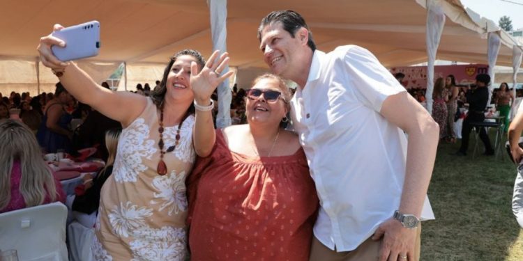 Reconoce Alfonso Martínez a madres trabajadoras del Ayuntamiento como núcleo familiar