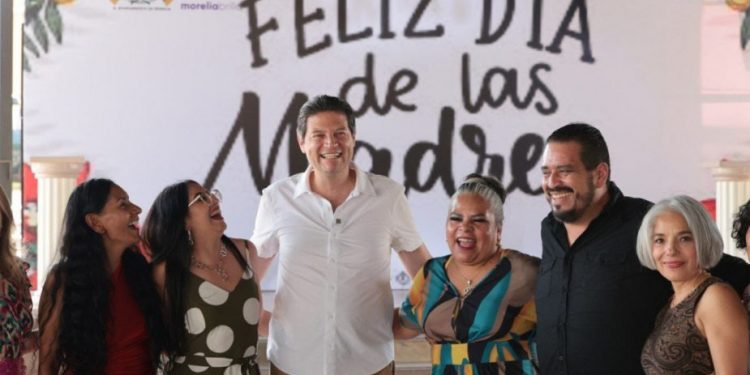 Festeja Alfonso Martínez a madres del Sindicato de Limpia y Transportes: Gobierno municipal-Morelia Informativo