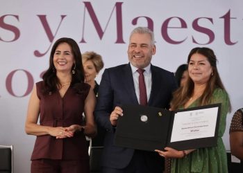 Reconocimiento a maestros y maestras: Gaby Molina-Morelia Informativo