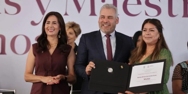 Reconocimiento a maestros y maestras: Gaby Molina-Morelia Informativo