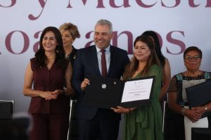 Reconocimiento a maestros por su labor: Torres Piña-Morelia Informativo2