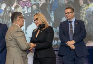 Entrega de reconocimientos a maestros nicolaitas: Yarabí Ávila-Morelia Informativo1