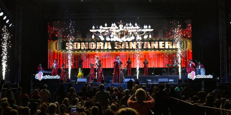 La Sonora Santanera puso a bailar a los michoacanos en el Festival de Origen