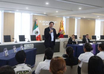Presentación del libro “Azul Puro”, de Bernardo León Olea-Morelia Informativo
