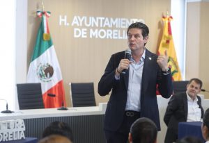 Presentación del libro “Azul Puro”, de Bernardo León Olea-Morelia Informativo1