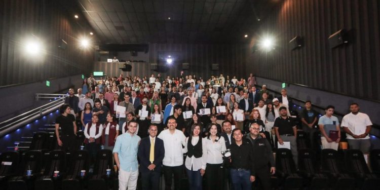 Michoacán premia participantes del concurso de cineminuto: Vapear te daña -Morelia Informativo