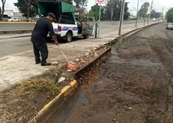 Gobierno de Morelia realiza limpieza de rejillas en el Sector República