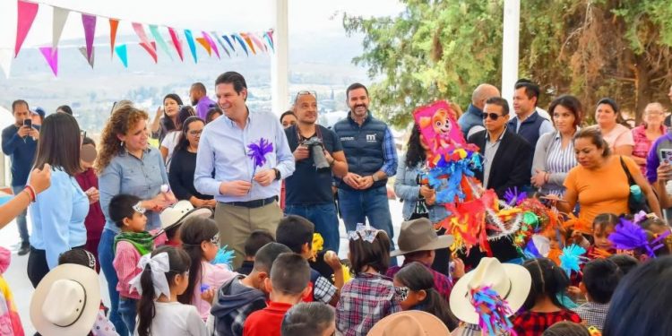 Gobierno de Alfonso Martínez hace entrega de 11 techumbres en escuelas y centros comunitarios-Morelia Informativo
