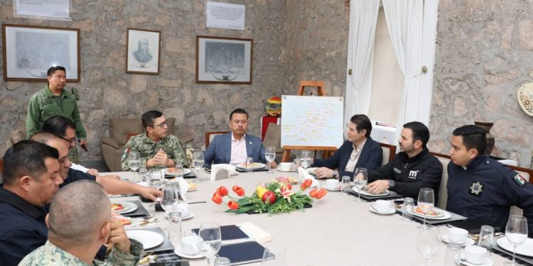 Se reúne Alfonso Martínez con mandos militares y civiles para afianzar coordinación-Morelia Informativo