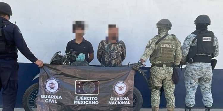 SSP detiene a dos hombres con fusiles en Múgica