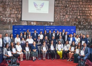 Red Juntos por Michoacán entrega a docentes el reconocimiento “Mérito a la Excelencia Educativa”