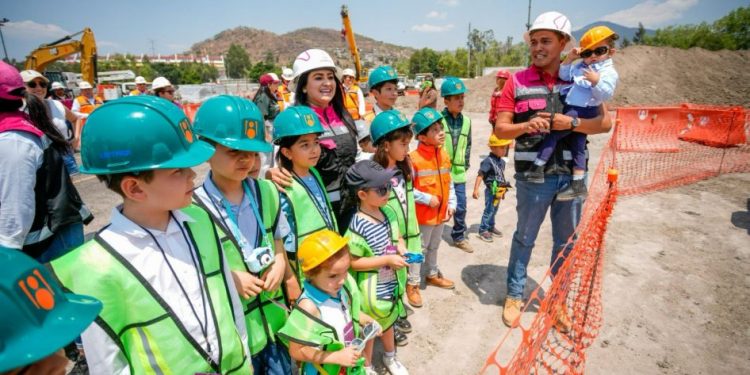 Supervisa Gladyz Butanda estación 1 del teleférico de Morelia con mini arquitectos e ingenieros