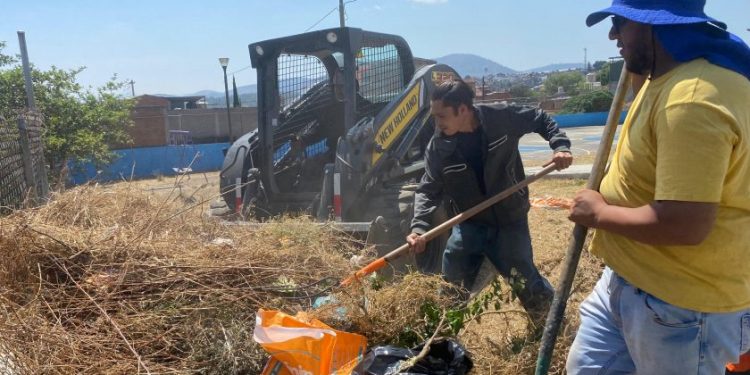 Vecinas y vecinos se suman a la jornada de limpieza en nororiente de Morelia