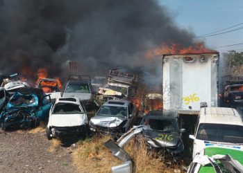 Incendio en negoio de grúas en Tarímbaro-Morelia Informativo