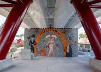 Catrinas de Capula dan vida al bajopuente de Villas del Pedregal: SCOP