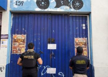 Tras catear un taller mecánico, FGE recupera una motocicleta robada y detiene a una persona