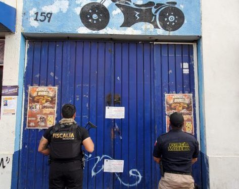 Tras catear un taller mecánico, FGE recupera una motocicleta robada y detiene a una persona