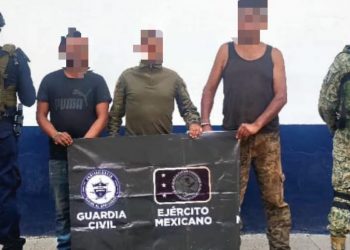 Detenidos tres hombres armados, aseguran droga y cartuchos en Apatzingán