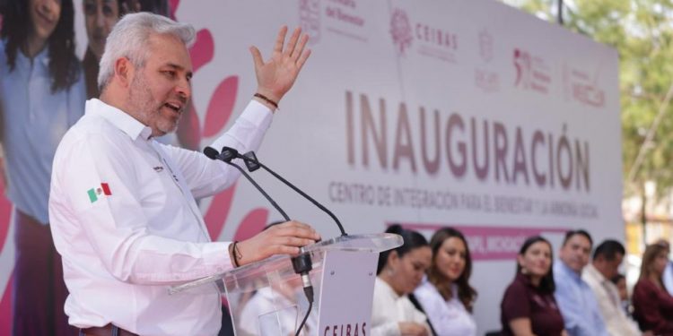 Bedolla defiende a migrantes ante amenaza de impuesto a remesas en EUA