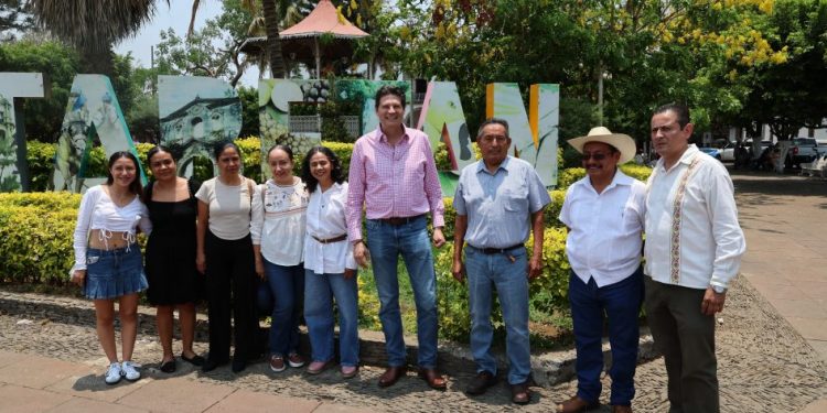 Se reúne Alfonso Martínez con productores y liderazgos de Taretan