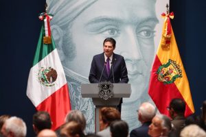 Alberto Suárez Inda recibe la presea Generalísimo Morelos-Morelia Informativo1