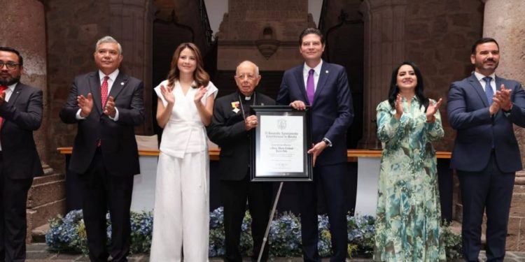 Alberto Suárez Inda recibe la presea Generalísimo Morelos-Morelia Informativo