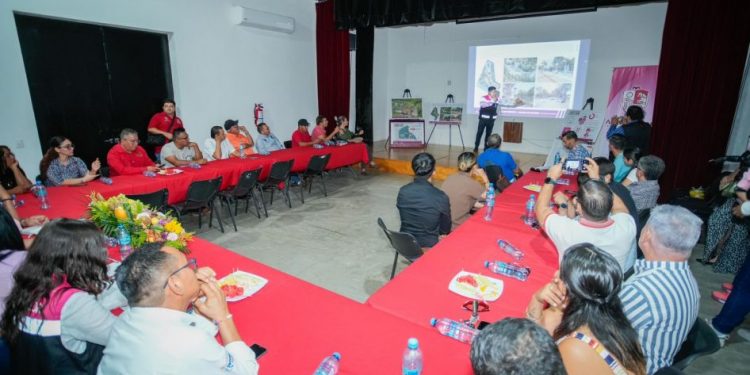 Presenta Gladyz Butanda proyecto para el Parque Ecoturístico Laguna de Chandio