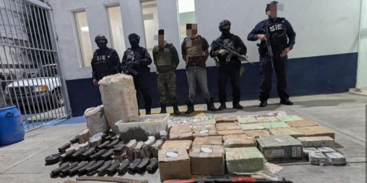 Detenidos dos integrantes de célula delictiva, en operativo en la frontera con Jalisco: SSP