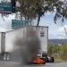 Normalistas bloquean con automores y quema de llantas  el Periférico Paseo de la República