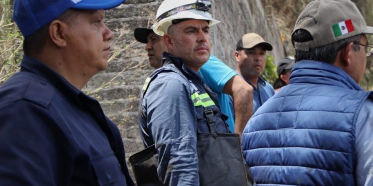 Adolfo Torres encabeza trabajos de mantenimiento en el canal de Cointzio
