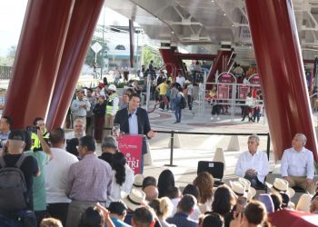 Celebra Alfonso Martínez, construcción del Paso Catrinas en Villas del Pedregal