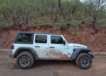 Agentes estatales y federales aseguran armamento, droga y vehículo robado en Tuzantla