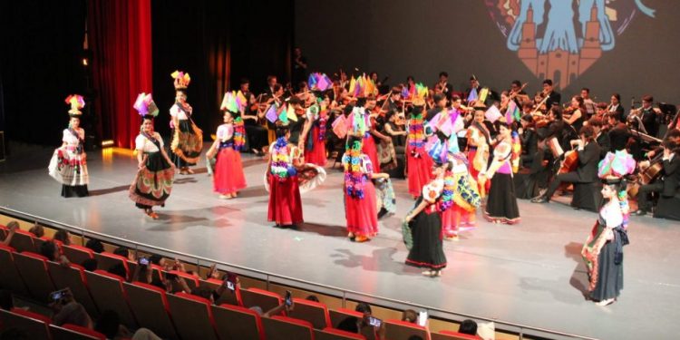 “El Latir de tu Tierra” hizo vibrar el Teatro Matamoros con música, baile y tradición